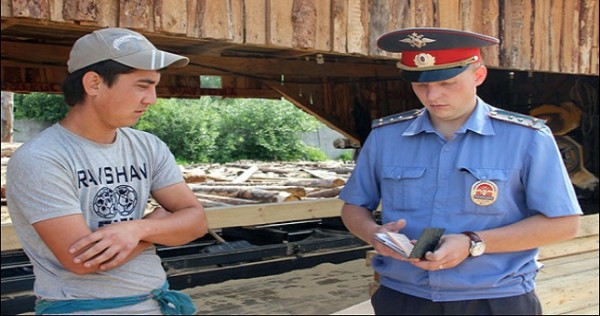 Правозащитники отметили увеличение числа жалоб мигрантов на пытки и вымогательства перед мундиалем