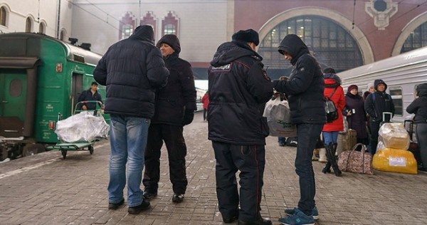 Таджики и узбеки рассказали властям Москвы о реальных проблемах мигрантов