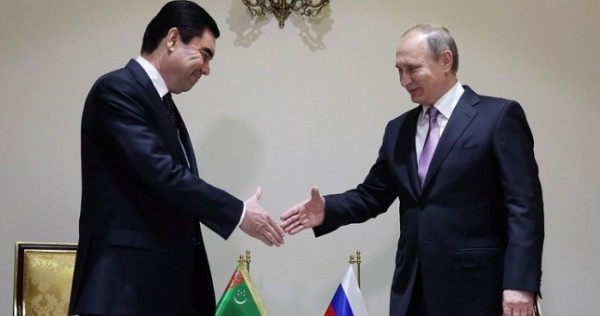 Президенты России и Туркменистана обсудили двусторонние отношения и проблемы Каспия