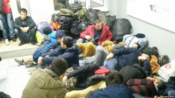 Россия выдворила из страны 75 снятых с поездов граждан Таджикистана