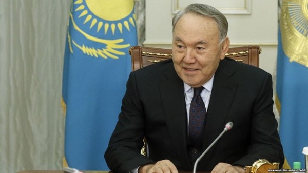 Назарбаев утвердил переход алфавита казахского языка с кириллицы на латиницу
