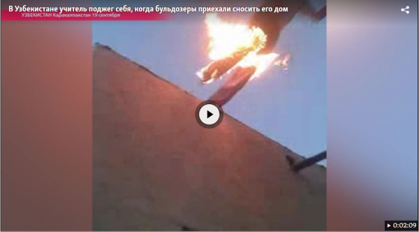 В Узбекистане учитель поджег себя, когда бульдозеры приехали сносить его дом