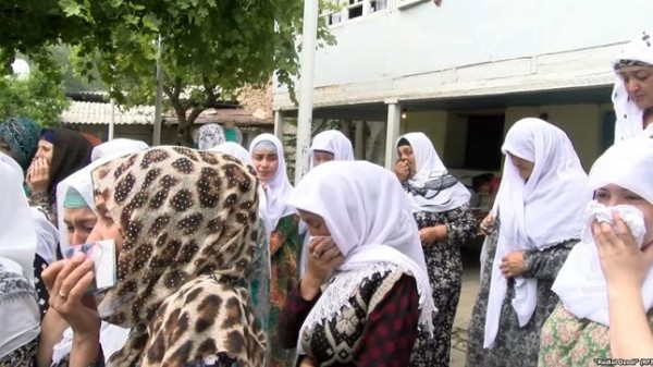 В Таджикистане предлагают запретить традиционный плач на похоронах
