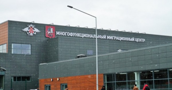 Мигрантов ад: как регистрируют иностранцев в Москве