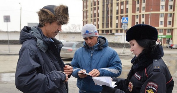 В Москве полицейским временно запретили штрафовать таджикских мигрантов