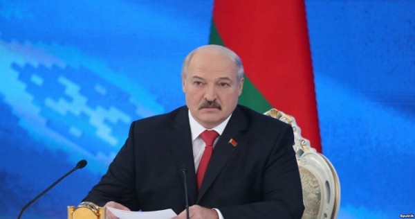 Лукашенко призвал чиновников трудоустроить жен и любовниц