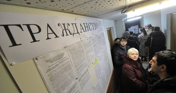 МВД России в Таджикистане назвало причину больших очередей