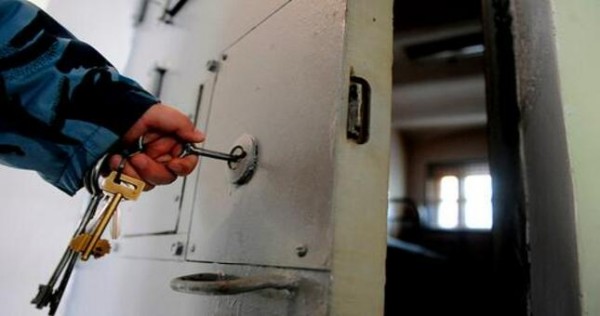 Мирзиёев помиловал 344 «чистосердечно раскаявшихся в содеянном» заключенных
