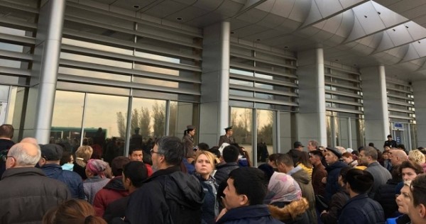 В бишкекском аэропорту «Манас» ищут бомбу