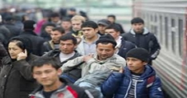 ФМС РФ: Число таджиков, приезжающих в Россию, снова растет