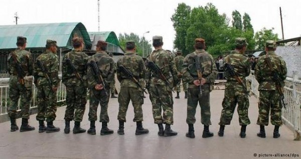 Узбекистан отвел военную технику от границы с Киргизией