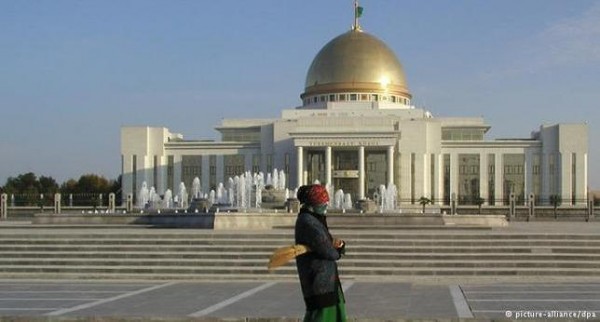 Туркмения: битва за валюту
