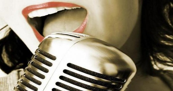 В Узбекистане эстрадных исполнителей обязали исполнять 60% репертуара без фонограммы