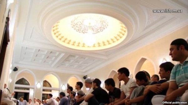 В Узбекистане начались рейды против юношей с бородами