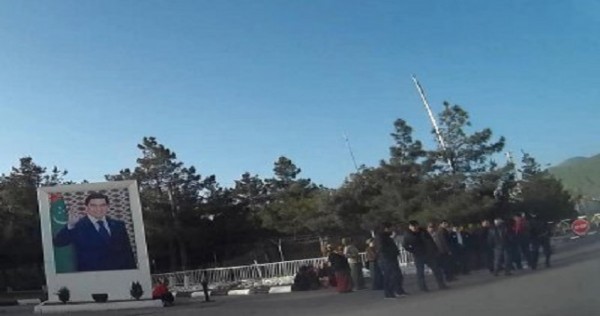В Туркменистане спецслужбы изымют литературу на фарси и белуджском языках