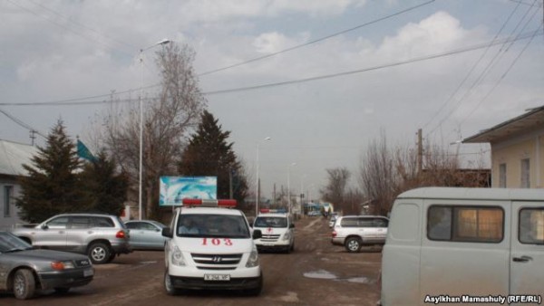 Семья таджиков просит вернуть их домой в Ынтымак