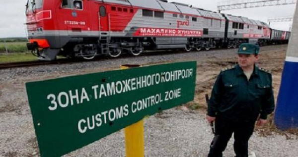 Торговый оборот между Россией и Китаем сократился на треть