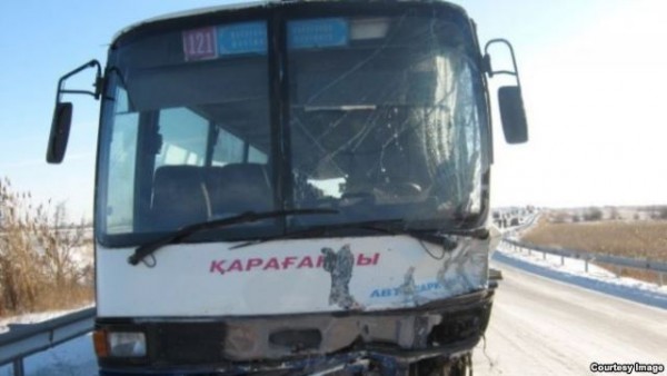 Автобус с 58 гражданами Таджикистана попал в ДТП в Казахстане