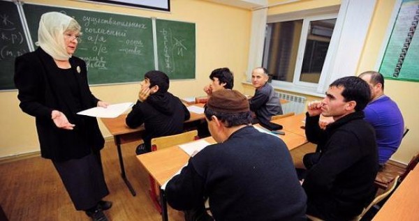 В Таджикистане создадут фонд поддержки трудовых мигрантов, где будут учить русскому языку