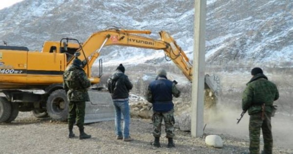 Киргизия продолжает строить дороги в районе границы с Таджикистаном