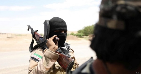 Поддерживаемые США сирийские ополченцы окружили «столицу» ИГ