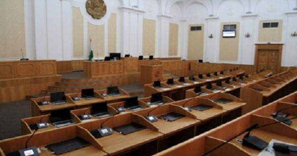 Таджикские депутаты ушли в отпуск, назвав свою работу плодотворной