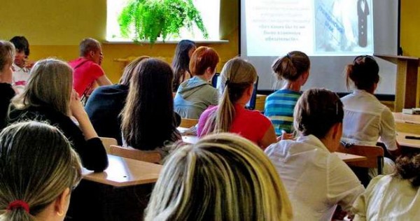 Дилемма таджикских девушек: брак или образование?