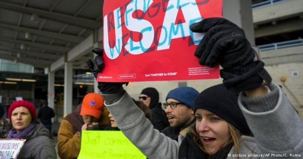 Суд США приостановил действие миграционного указа Трампа