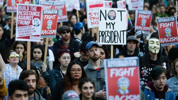 В США начались массовые протесты против избрания Трампа президентом