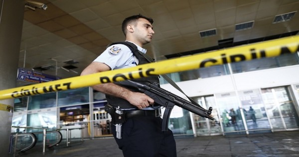 Задержаны еще 11 подозреваемых в причастности к теракту в аэропорту Стамбула