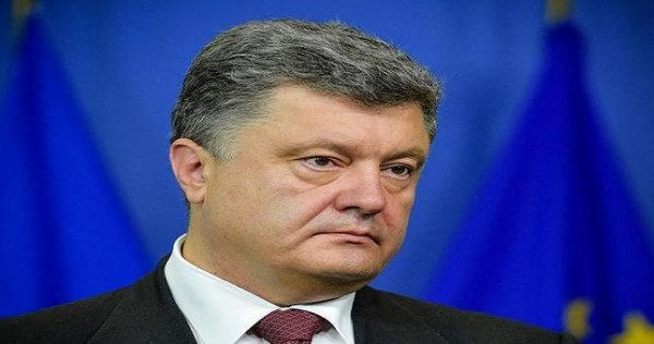 Президент Украины Петр Порошенко отдал приказ прекратить огонь в Донбассе