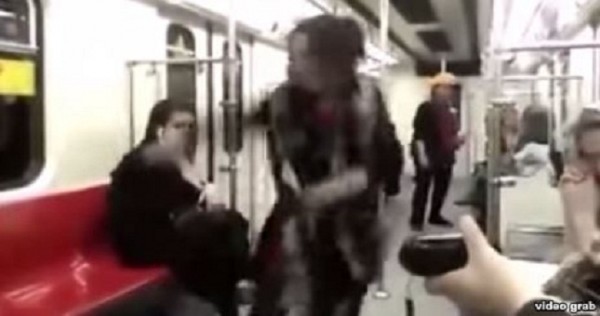 Танец иранки без хиджаба в метро взорвал соцсети