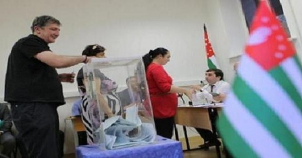 На выборах президента Абхазии открылись все избирательные участки