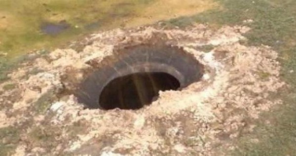 На Ямале обнаружена огромная воронка непонятного происхождения