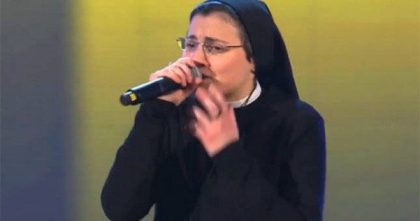 Италянская монашка взорвала Интернет