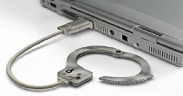 Писатели просят ограничить контроль в Интернете