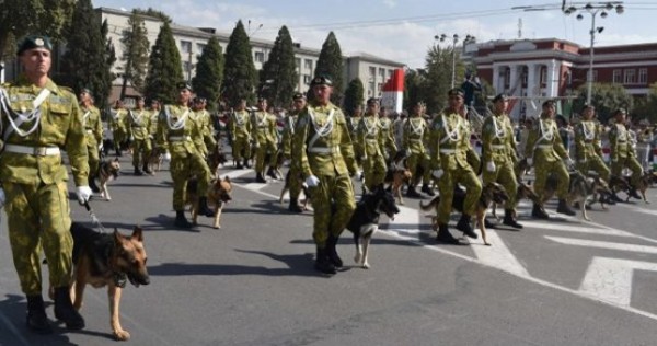 В Таджикистане парадным маршем прошли 25 тысяч военнослужащих