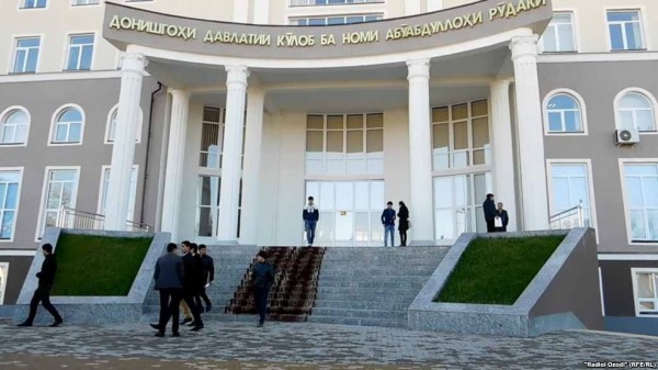 Кулябский университет увольняет 70 «случайных» и «малообразованных» преподавателей