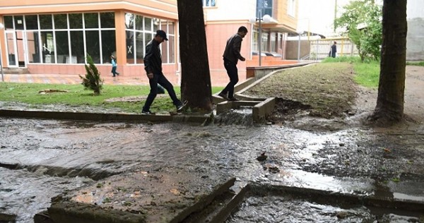 На Таджикистан вновь идут ливни, районы в ожидании новых бед