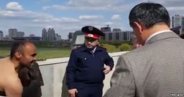 Абдулло, грозившийся суицидом в Астане, возвратился на родину