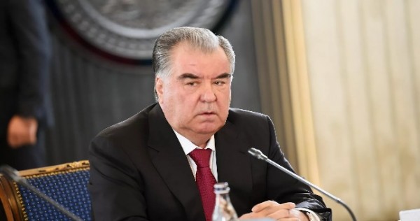 Эмомали Рахмон направил соболезнования Си Цзиньпину