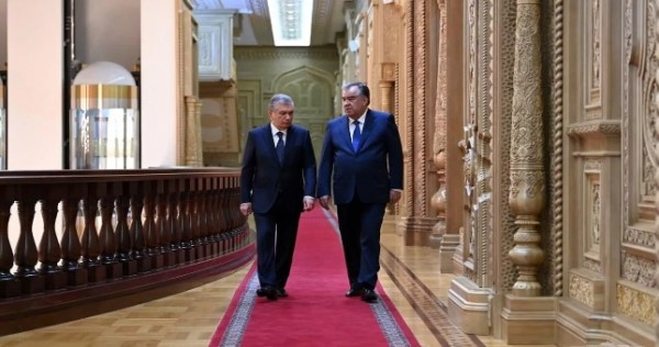 Эмомали Рахмон и Шавкат Мирзиёев подняли вопрос таджикско-кыргызской границы