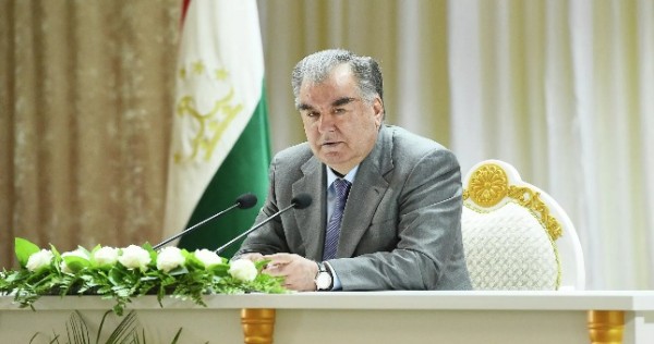 Президент снял с должностей двух судей за поступки, порочащие честь и достоинство судьи