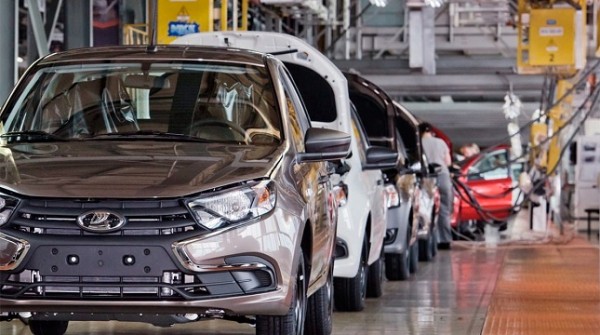 Выпуск легковых авто в России по итогам 2022 года упал на 67%