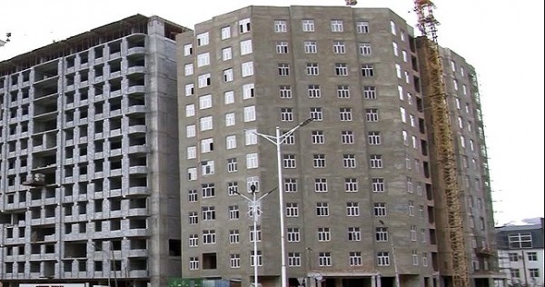 В Хороге продолжается строительство 12-этажного жилого комплекса