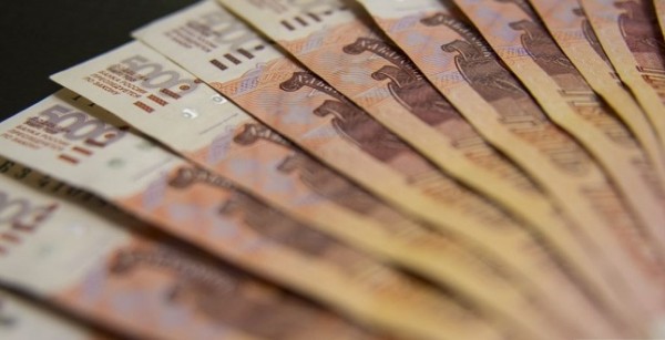 В Таджикистане снижается курс российского рубля