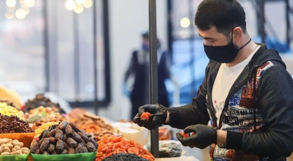 Цены на некоторые продукты питания и платные услуги снизились в Таджикистане на 0,9%
