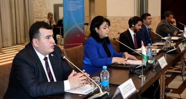 В Душанбе стартовала новая учебная программа по управлению трансграничной торговлей