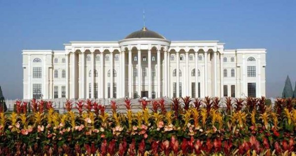 Эмомали Рахмон провел встречу с кадрами, назначенными в Министерстве внутренних дел
